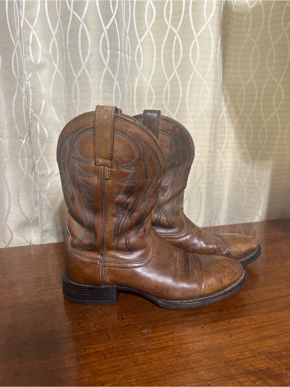Ariat Brown Leather Western Cowboy Boots with Decorative Stitching